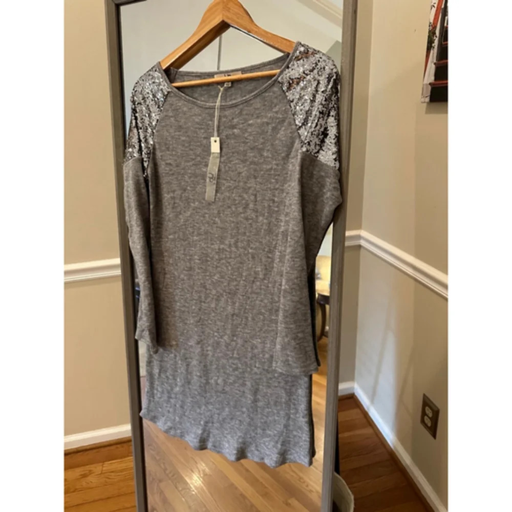 UA Los Angeles Gray Silver Sequin Long Sleeve Sweater Medium